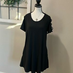 Shiela Rose black cut out sleeves pocket Large P2P 20 length 31 NWT 5G
